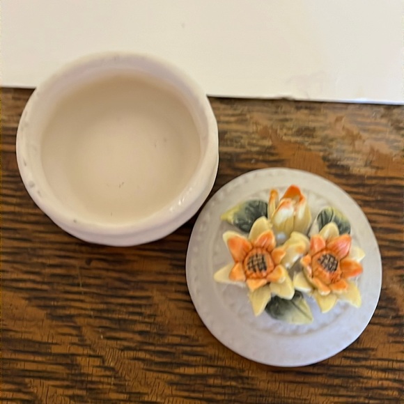 Jewelry/trinket box, 1.75”x1”, yellow and orange flowers on lid - Picture 3 of 4